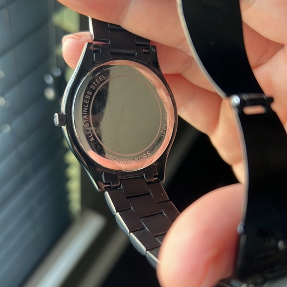 Michael Kors Gold and Black Watch - Picture 6 of 8